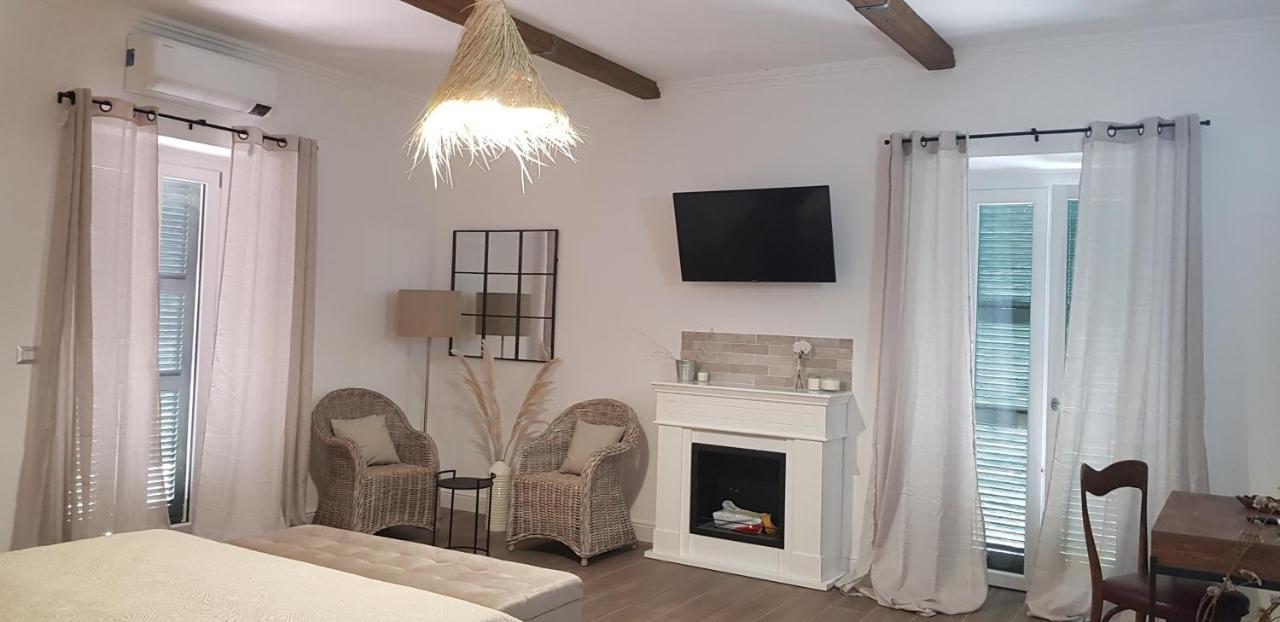 Casa Rosamari - Su Lago Di Posta Fibreno, Appartamento Con Camino Zewnętrze zdjęcie